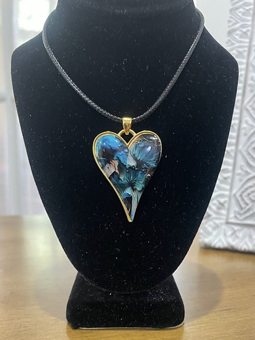 Vintage Boho Blue Heart Floral Resin Pendant Necklace | Romantic Flower Gift